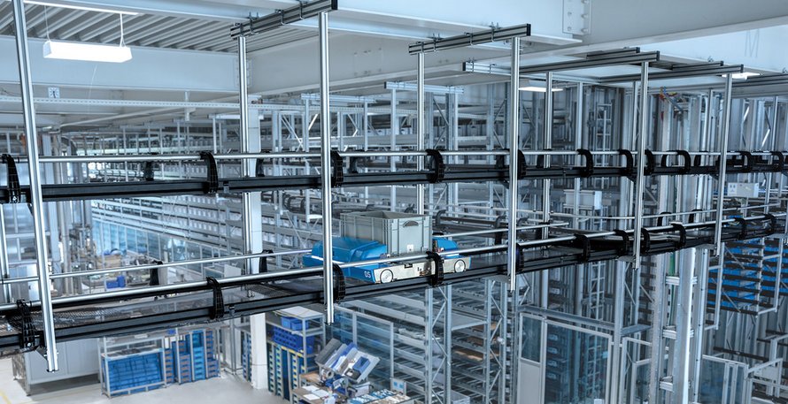Even in warehouses with tens of thousands of storage spaces, the intelligent ARCs reliably deliver various containers, boxes, workpiece carriers, or SMT magazines (Image: Servus Intralogistics)