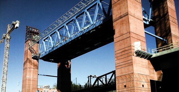 Un pont levant en toute sécurité - LUTZE SASU