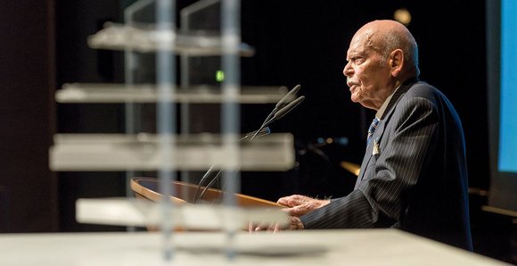 Le prix pour l'Œuvre d'une vie décerné à Friedrich Lütze - LUTZE SASU